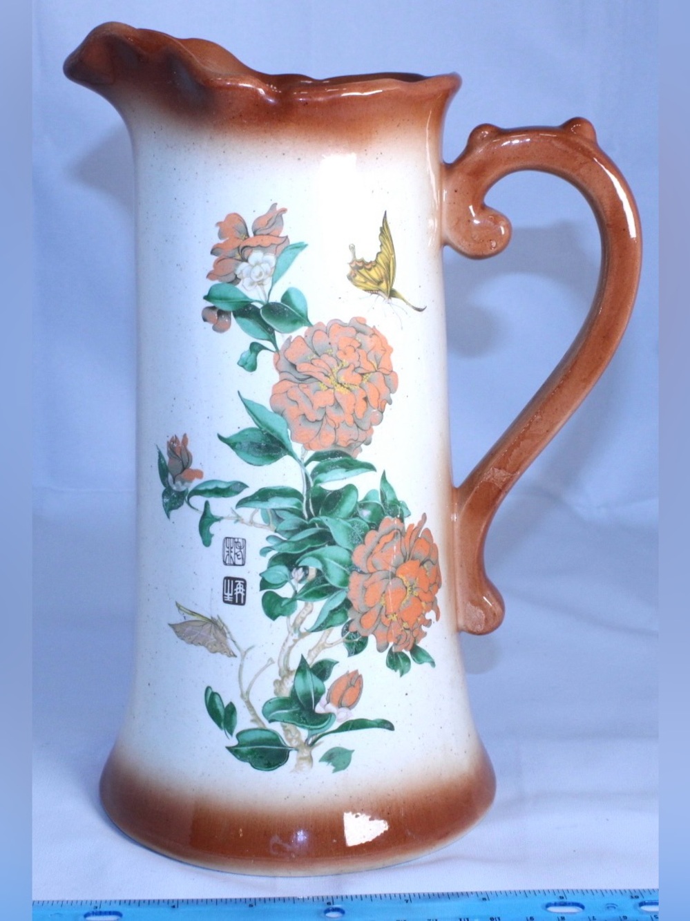 Vintage. Highly Collectible Seihógama Kiln Minoware Japanese Porcelain Pitcher